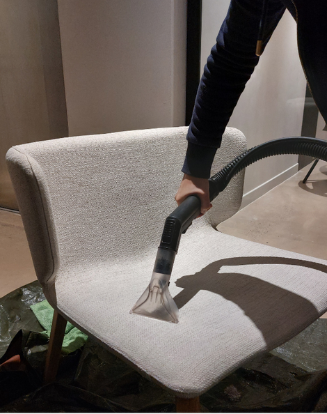 Trabajo de limpieza de muebles en Valencia